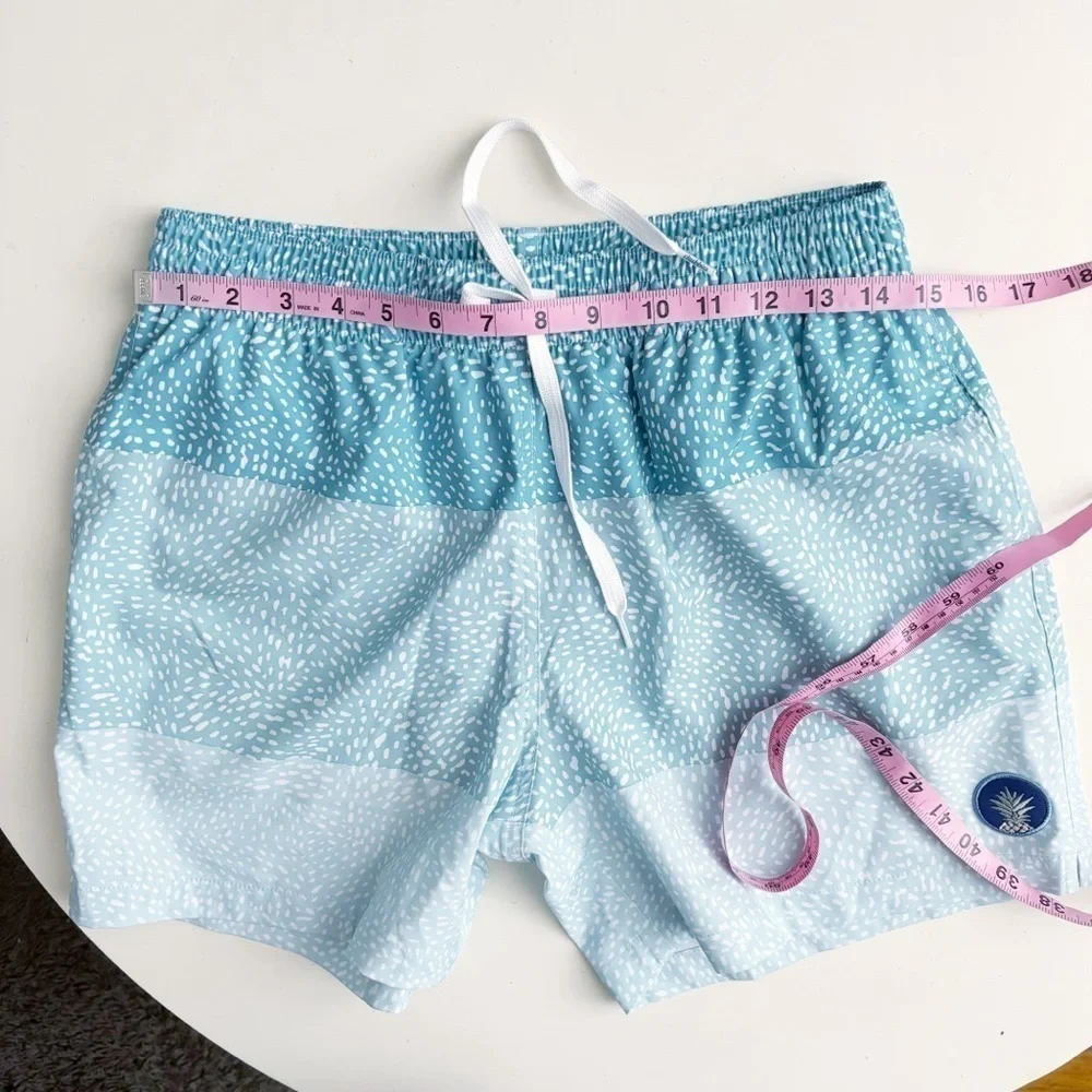 Chubbies Men’s 5.5” Swim Trunks The Whale Sharks Size Medium NWOT